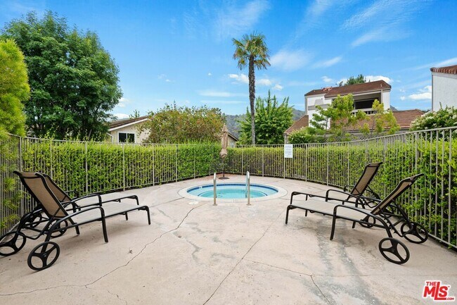 Building Photo - 17088 Palisades Cir