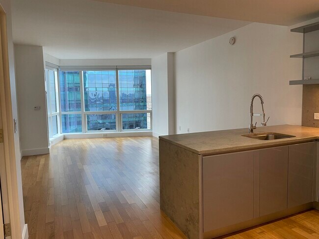 Building Photo - 77 Hudson St