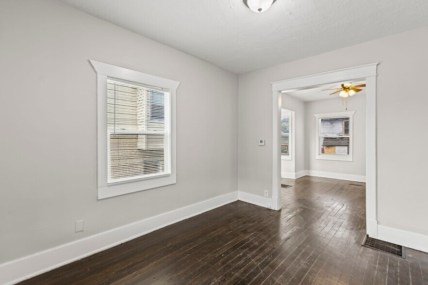 Building Photo - 336 N Hardesty Ave