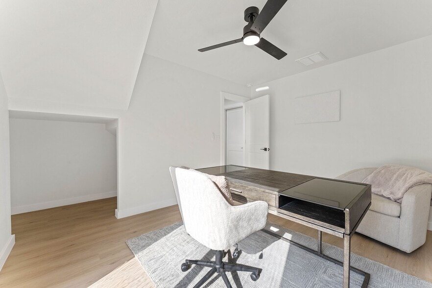 Building Photo - 1985 Vale Ave