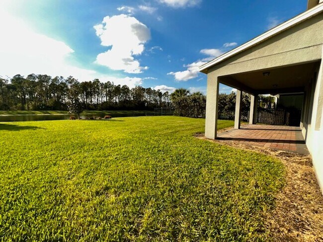 Building Photo - SPECTACULAR MODERN HOME!!Relaxing water views from the back of this beautiful home- MOVE IN Septe...
