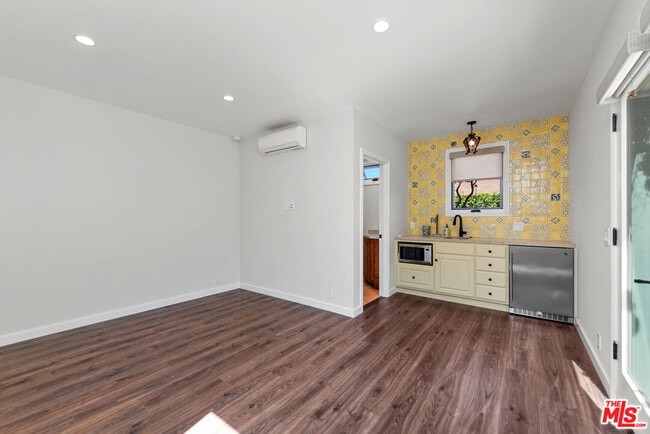 Building Photo - 1039 Hi Point St