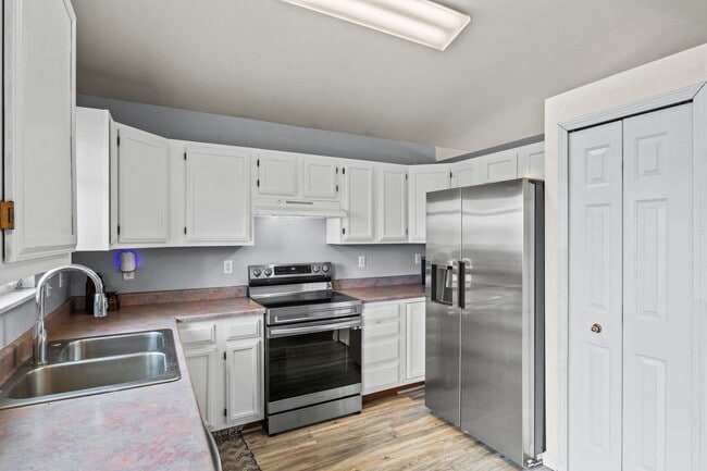 Building Photo - 770 Stargate Dr