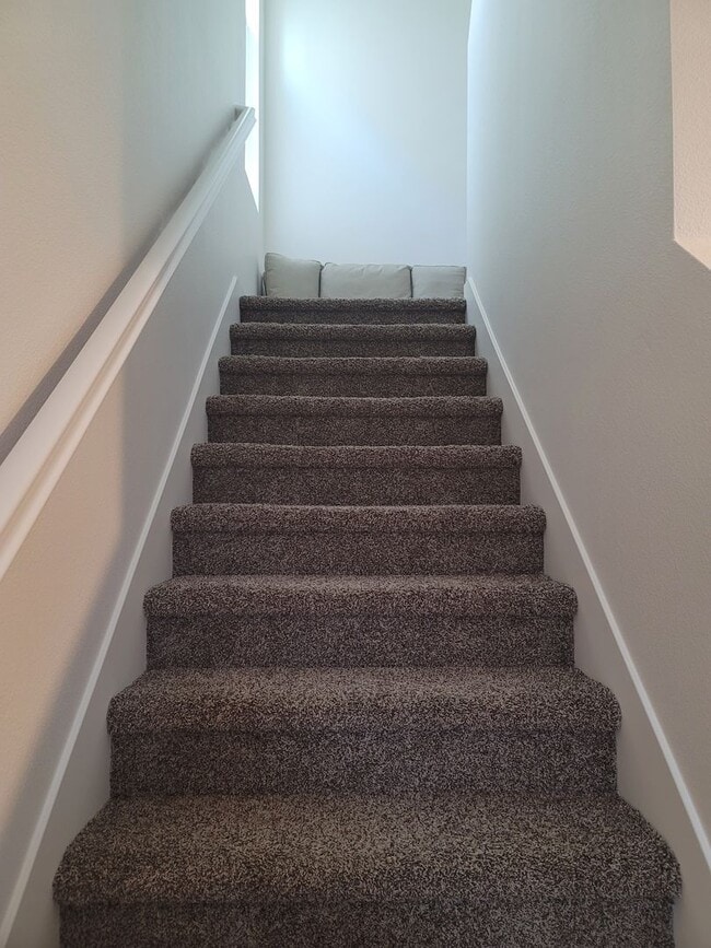 Building Photo - Cozy condo with roof top balcony in Downtown Sacramento