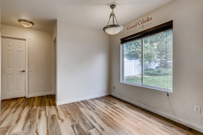 Breakfast Nook - 5120 Perth St