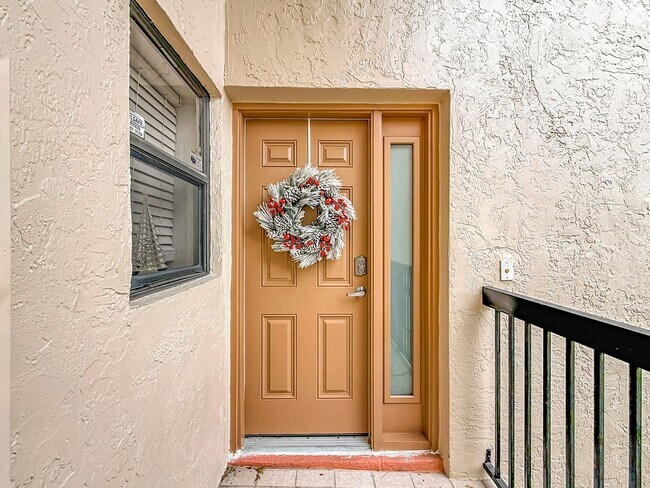 Building Photo - Gorgeous 3 bedroom Corner Unit with Lake view in Coconut Creek