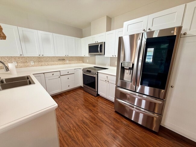 Building Photo - Spacious 3-Bed, 2-Bath Townhome in Ka Maka...
