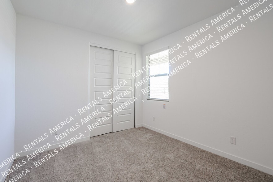 Building Photo - 8914 W Rancho Dr