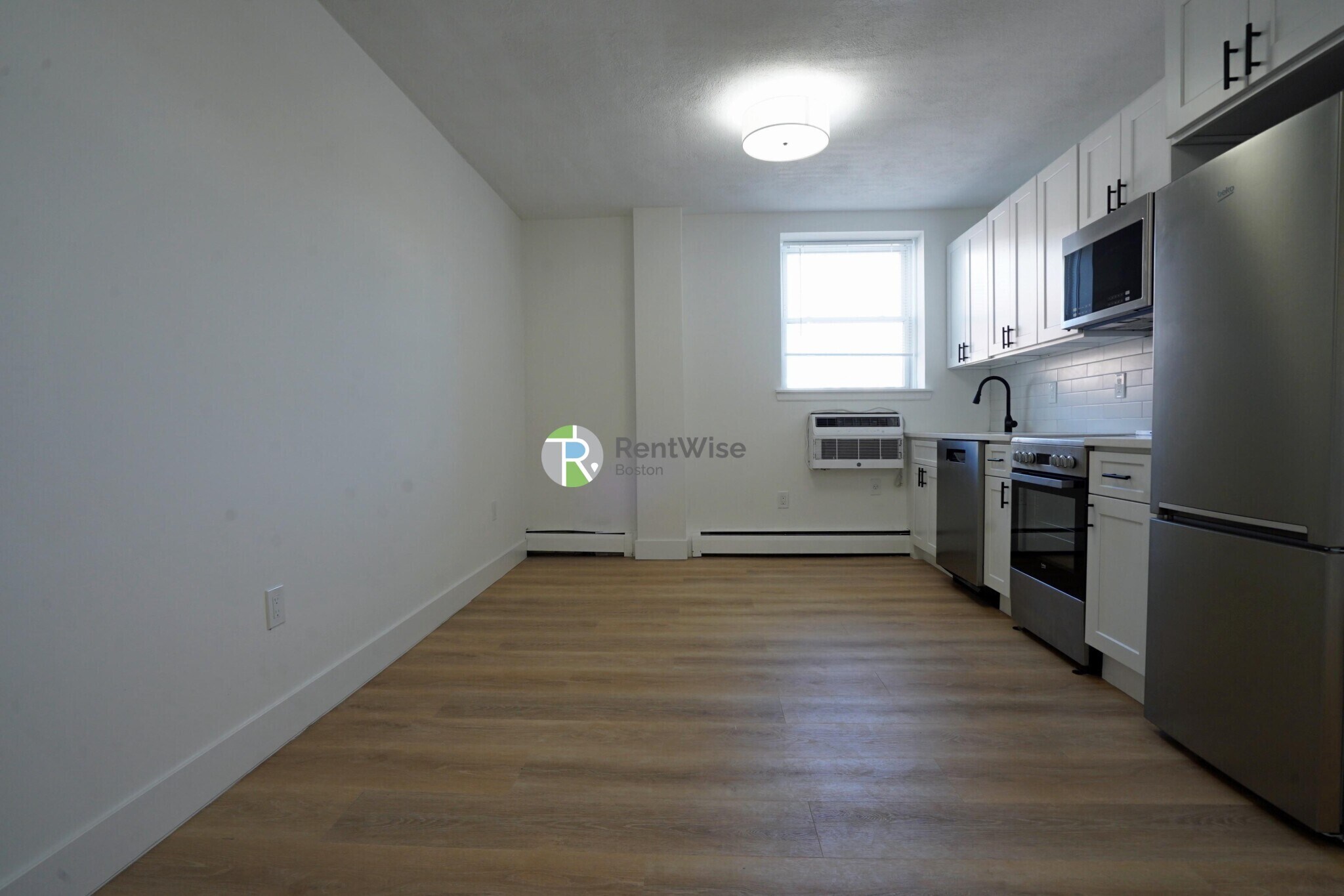 Building Photo - 740 E 7th St