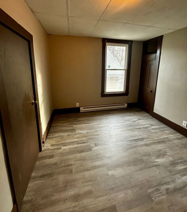 Building Photo - 283 W Main St