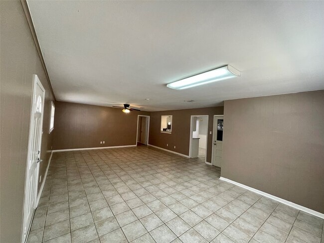 Building Photo - 617 Fostoria Ln