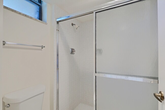 Building Photo - 5390 Woodland Lakes Dr