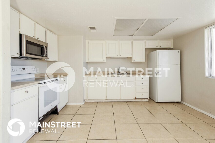 Building Photo - 3150 N 77th Ln