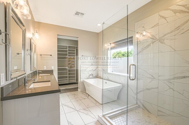 Building Photo - Amazing Rental in Lower Arcadia available ...