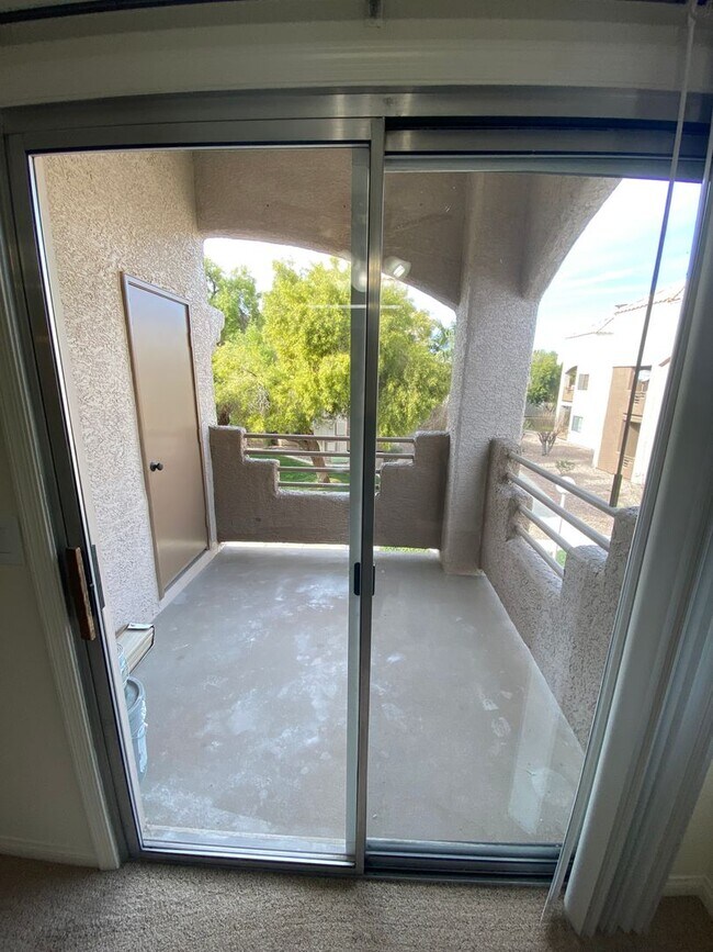 Building Photo - Tamarus