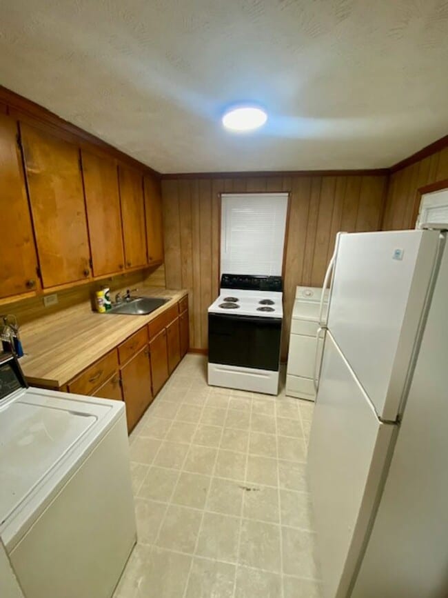 Building Photo - 1-Bedroom, 1-bathroom Apartment