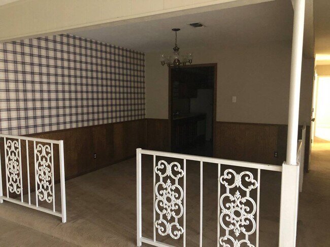 Building Photo - 1808/1810 Crescent Dr.