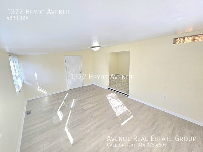 Building Photo - Charming 2-Bedroom Gem on Heydt Avenue wit...