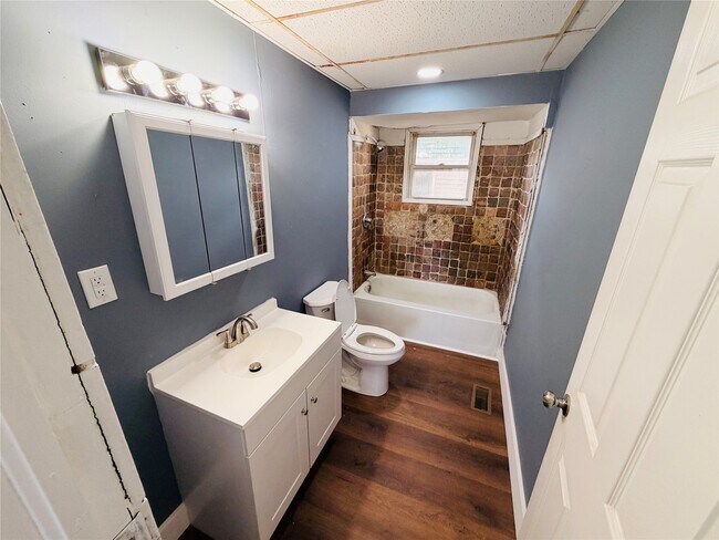 Building Photo - 528 Chenango St