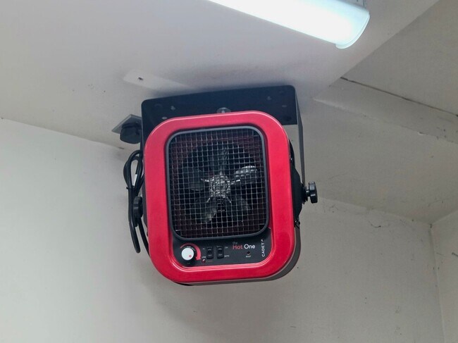 Building Photo - Grandiose Home on 1 Acre -- in East Wenatchee for Rent!!