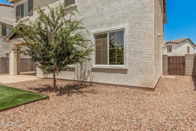 Building Photo - 6569 N 15th Dr