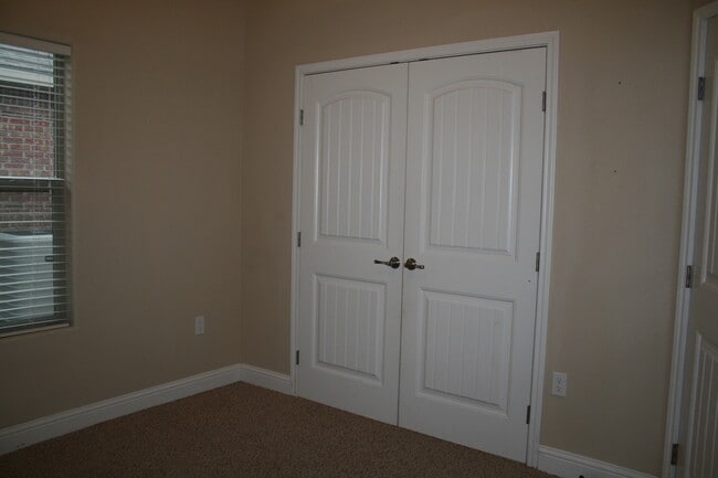 Building Photo - IMPRESSIVE HOME IN NEW SUBDIVISION NEAR HO...