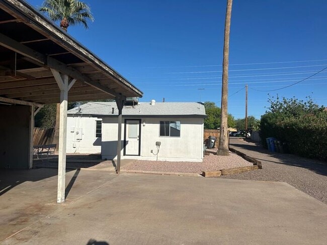 Building Photo - Vintage Ranch Home