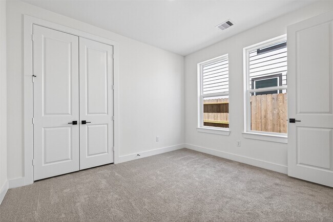 Building Photo - 702 Sonfield Dr