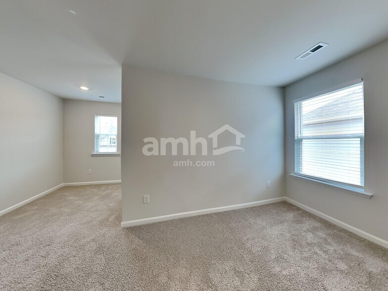 Building Photo - 3240 Emberly Dr