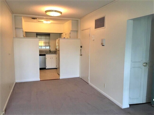 Building Photo - 42 Lake Shore Terrace