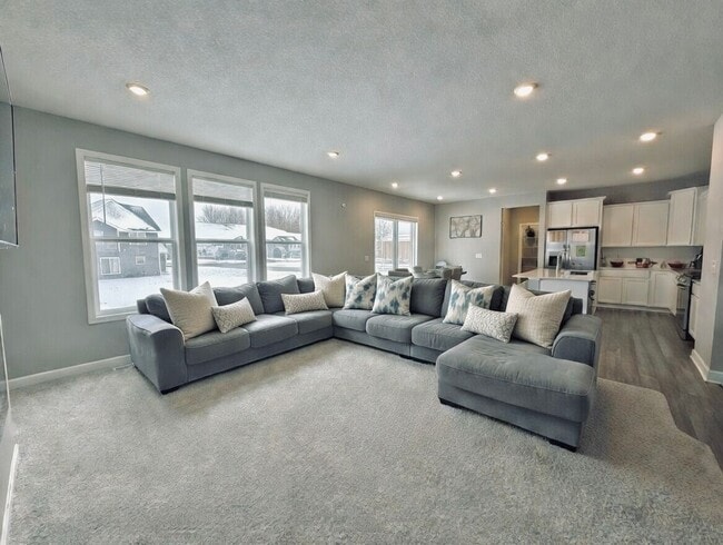 Building Photo - Beautiful New Construction 5bed 4bath Home in Otsego