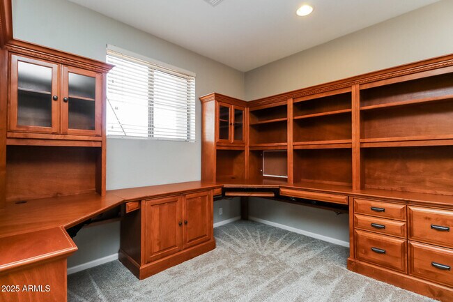 Building Photo - 10913 E Butherus Dr