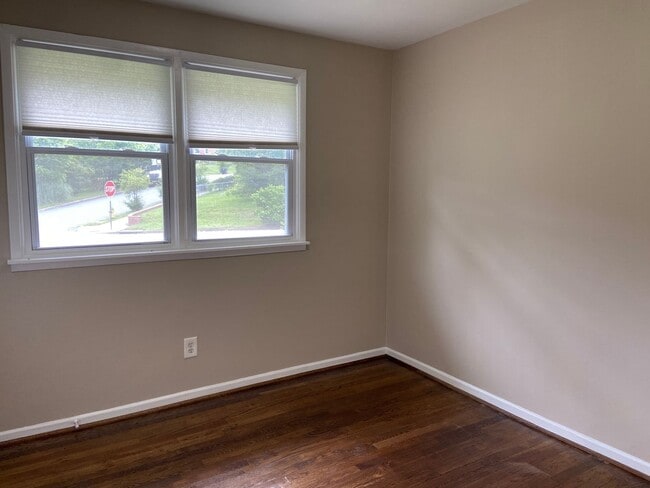 Building Photo - 3 Bedroom, 1 Bathroom House in Winston-Salem