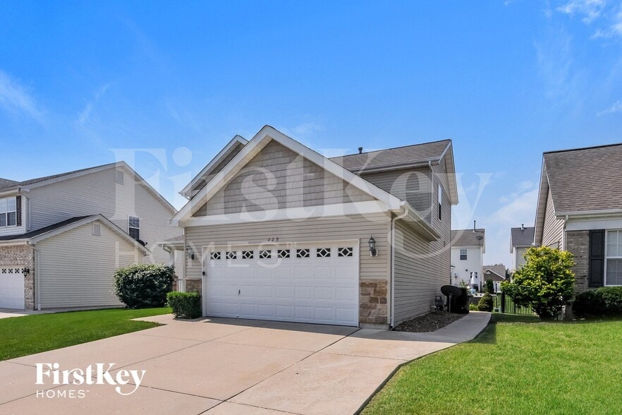 Building Photo - 229 Greengate Dr