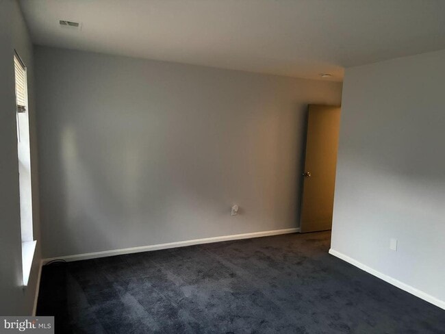 Building Photo - 424 Crisfield Dr