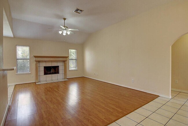 Building Photo - 3805 Julia Cir