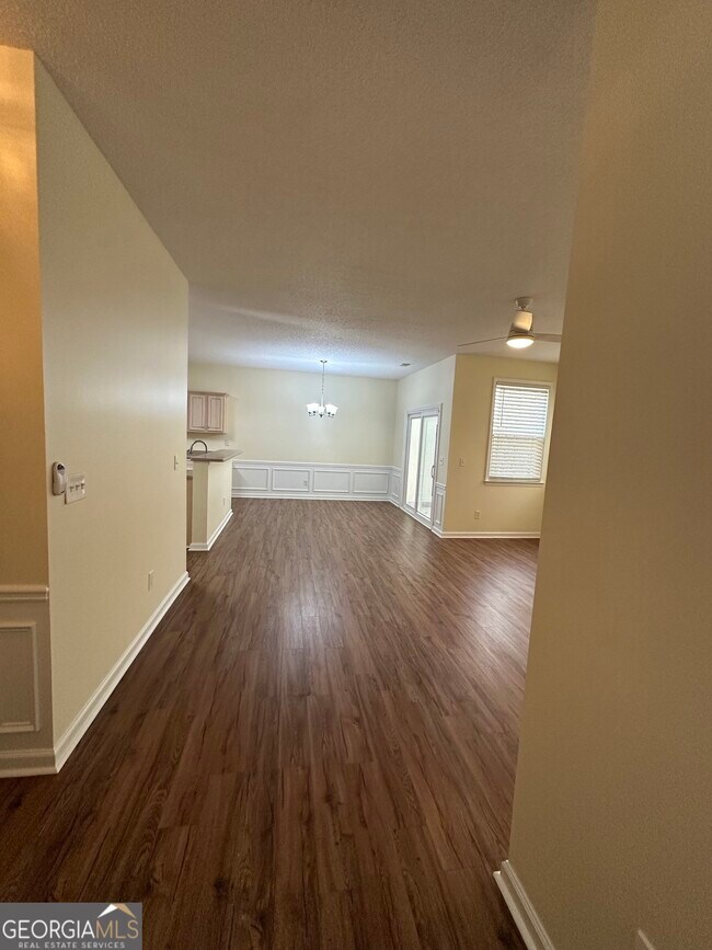 Building Photo - 124 Cottesford Dr SW