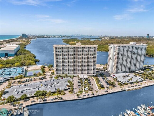 Building Photo - 300 Bayview Dr