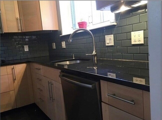 Building Photo - 136 Boylston St