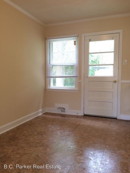 Building Photo - 214 Springwood Dr