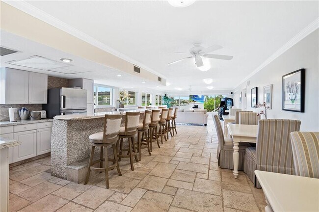 Building Photo - 1160 Hillsboro Mile