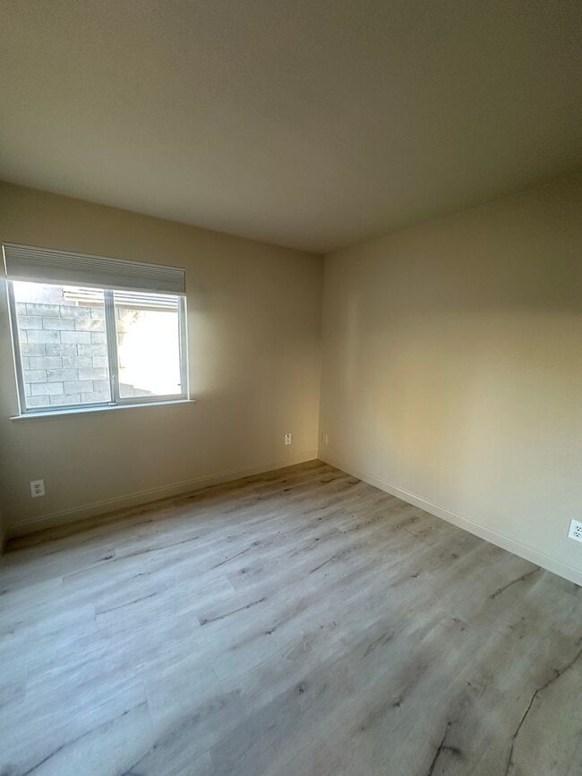 Building Photo - Remodeled 3 bedroom 2 bathroom home locate...