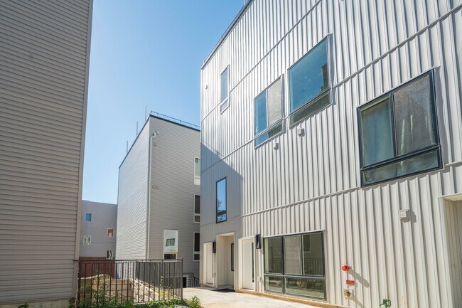 Building Photo - 1514 Master St