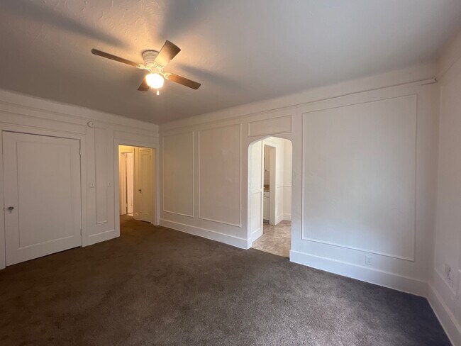 Interior Photo - 423 Washington