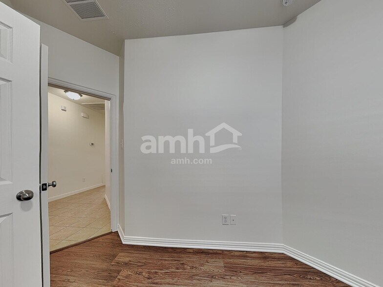 Building Photo - 20015 Leithcrest Way