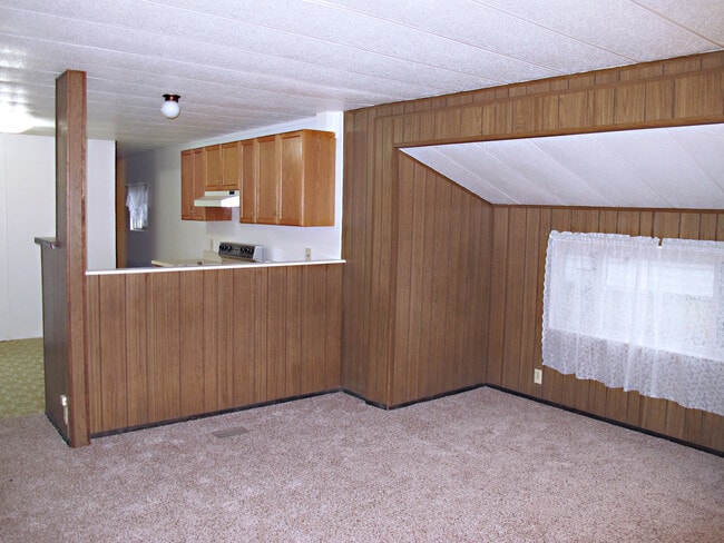 Building Photo - ***PENDING APPLICATION***Affordable 3BD/1B...