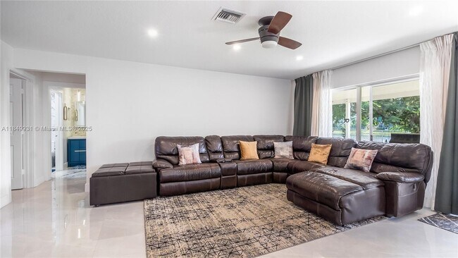 Building Photo - 4025 Sapphire Ln