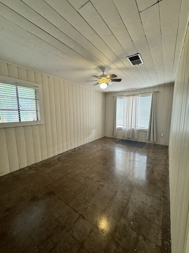 Building Photo - 6132 N 16th Dr