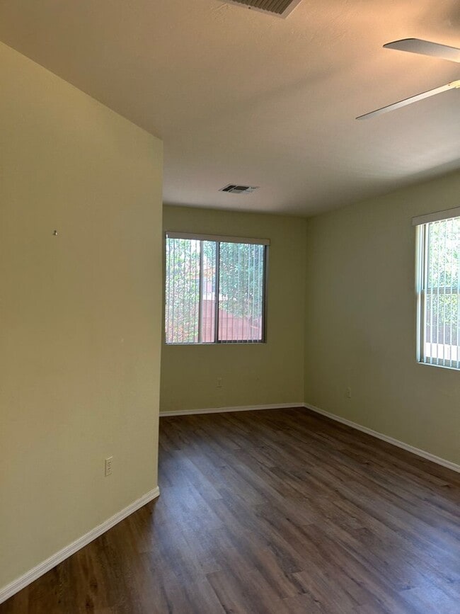 Building Photo - OH so nice! 55 and older community