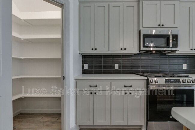 Building Photo - 6133 Frankie Lynn Ln